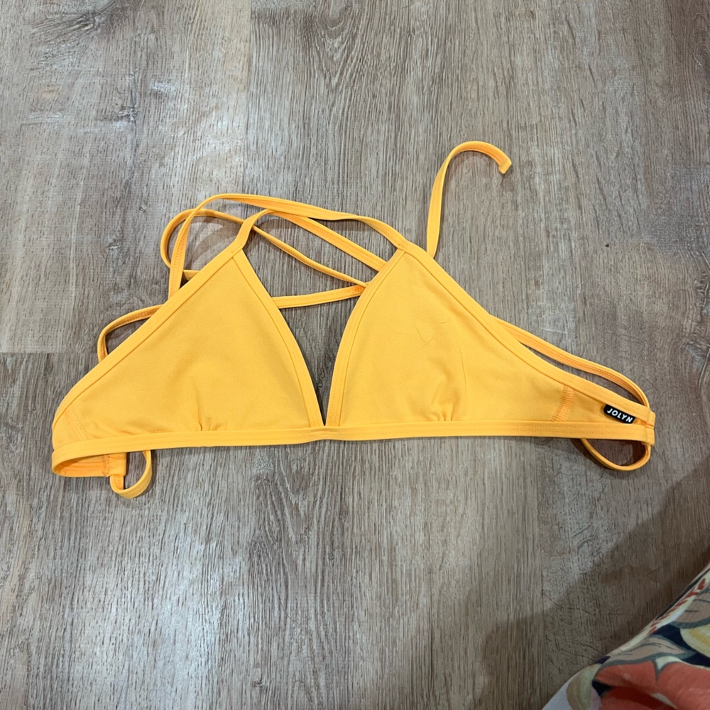 Jolyn triangle top